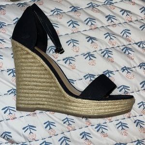 Express woman’s black linen espadrille wedge heals